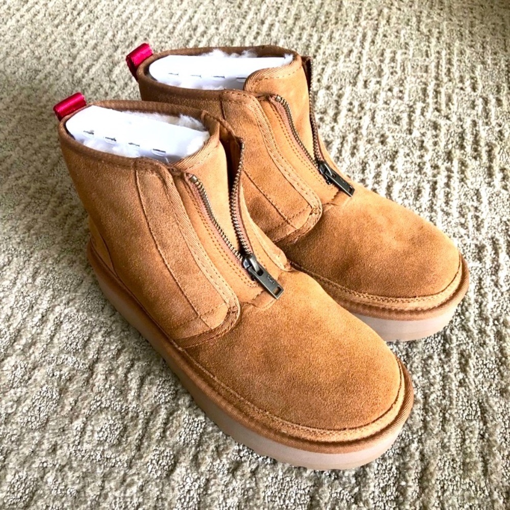 Sz 8 Brand new, never worn Ugg Zipper Neumel Boot